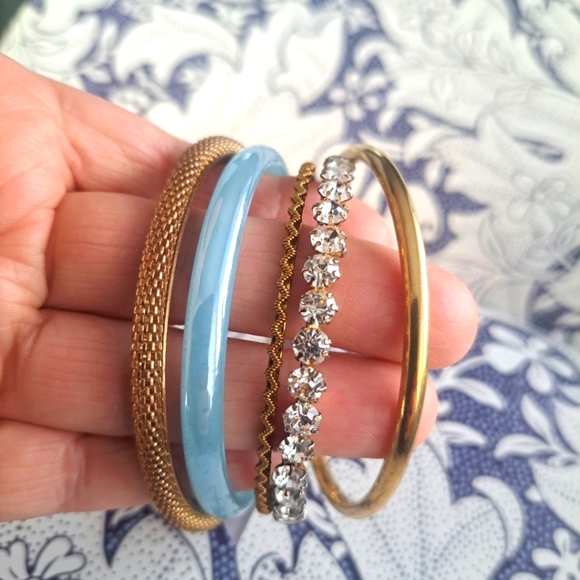 Set of 5 gold and blue tone bracelets - Picture 7 of 11